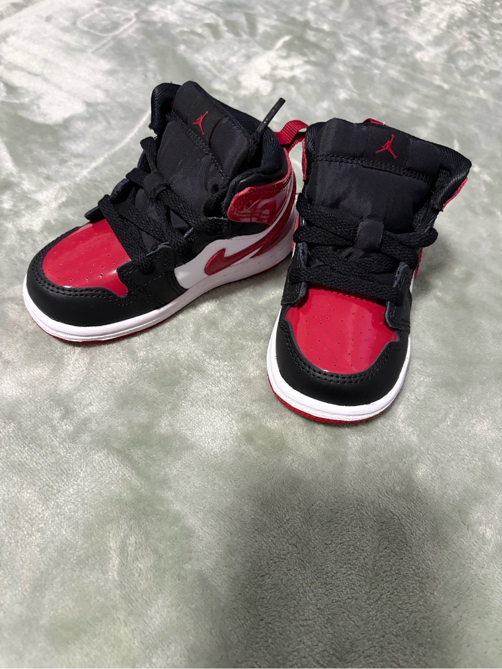 Nike Kids Black, Red & White High-Top Sneakers (Toddler) size 6C